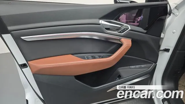 Audi e-tron — фото 24