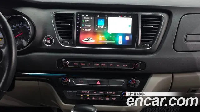 Kia Carnival — фото 14