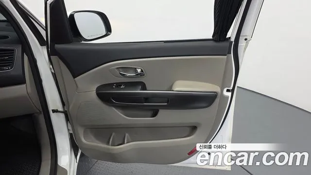 Kia Carnival — фото 24