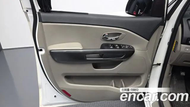 Kia Carnival — фото 25