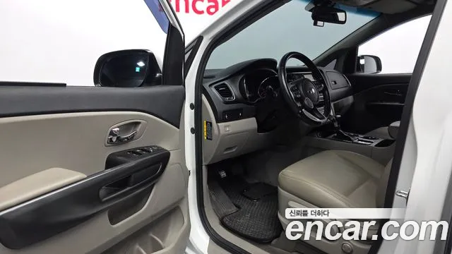 Kia Carnival — фото 10