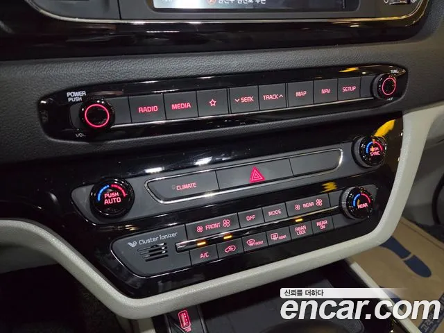 Kia Carnival — фото 15