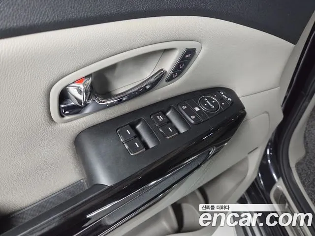 Kia Carnival — фото 10