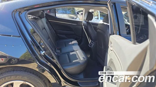 Hyundai Avante — фото 12