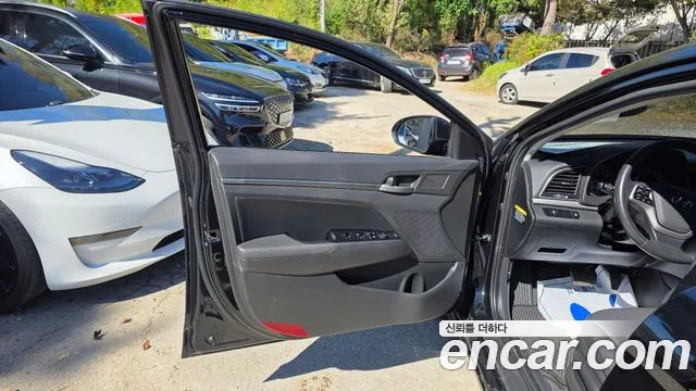 Hyundai Avante — фото 24
