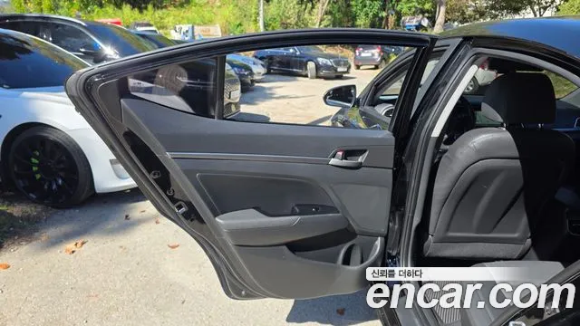 Hyundai Avante — фото 25