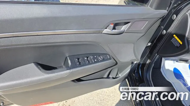 Hyundai Avante — фото 32