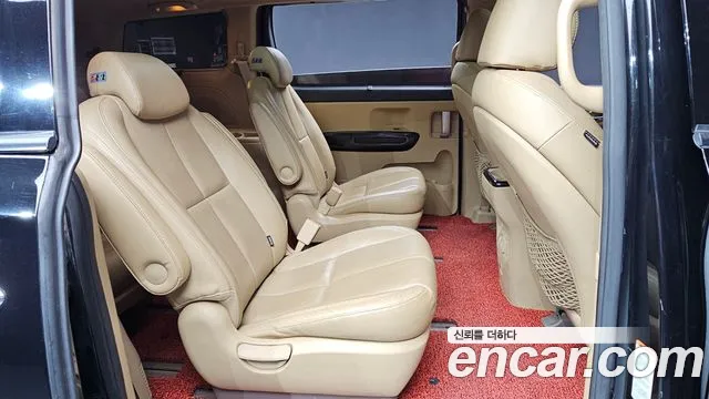Kia Carnival — фото 11