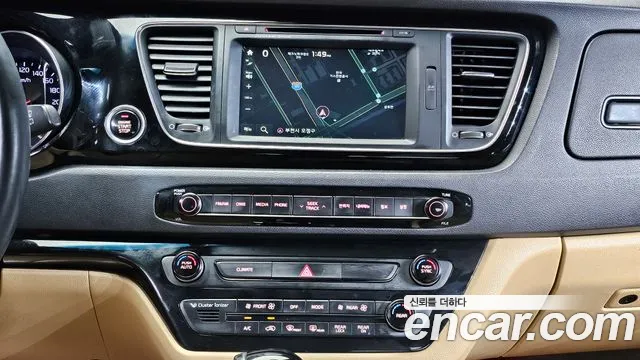 Kia Carnival — фото 15