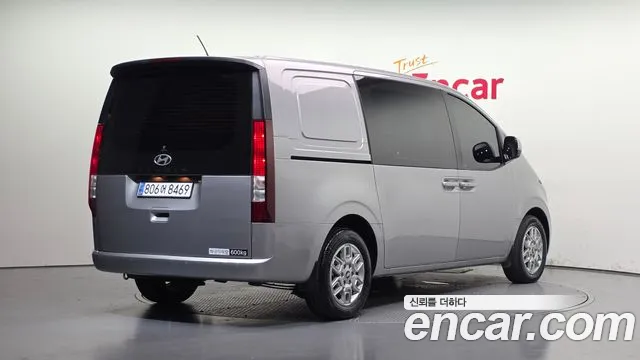 Hyundai Staria — фото 2