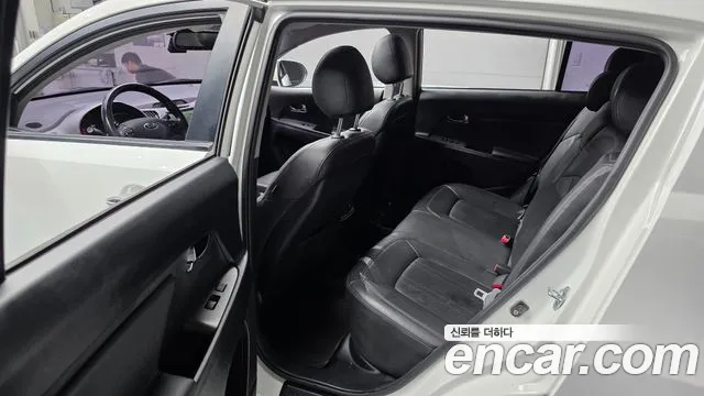 Kia Sportage — фото 11
