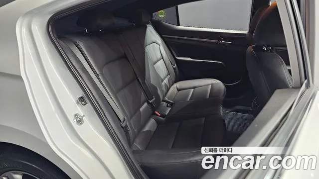 Hyundai Avante — фото 11