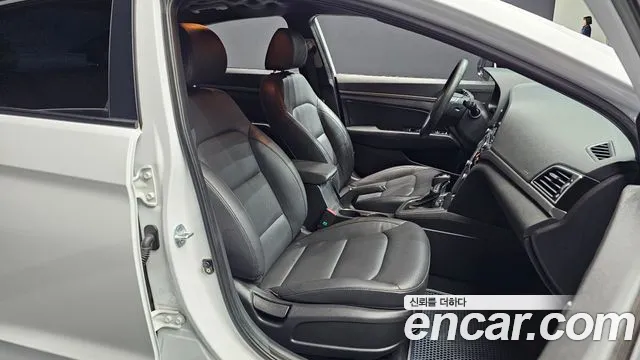 Hyundai Avante — фото 12