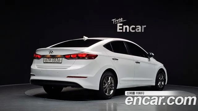Hyundai Avante — фото 2
