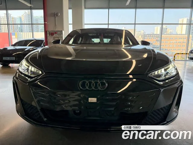 Audi S e-tron GT — фото 1
