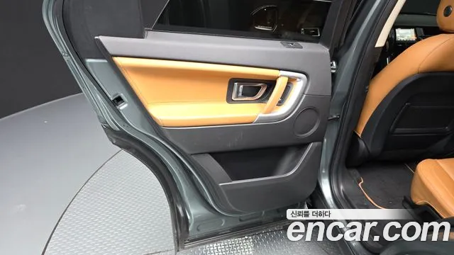 Land Rover Discovery Sport — фото 25