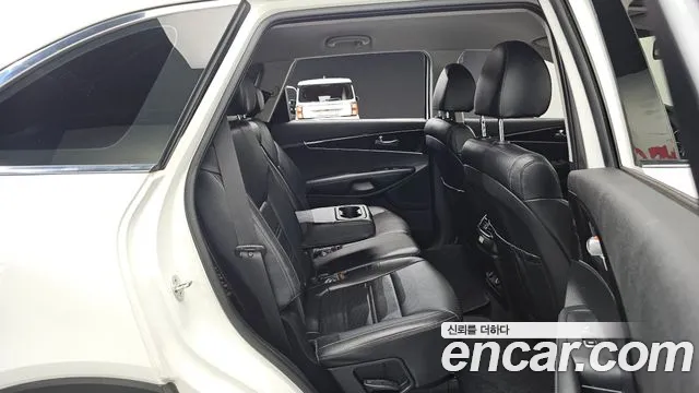 Kia Sorento — фото 11
