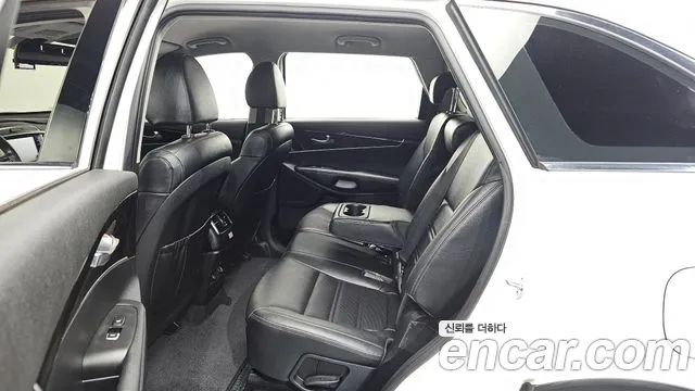 Kia Sorento — фото 12
