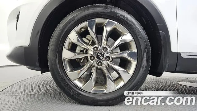 Kia Sorento — фото 5