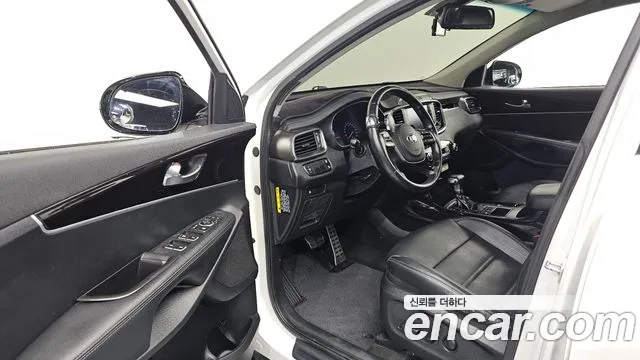 Kia Sorento — фото 10
