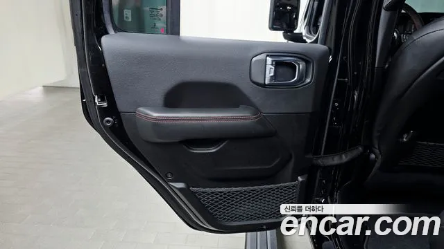Jeep Wrangler — фото 25