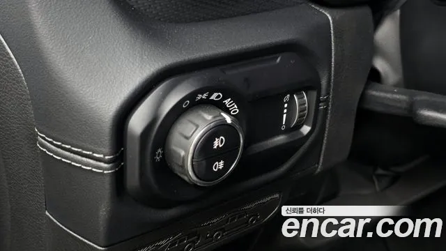 Jeep Wrangler — фото 29