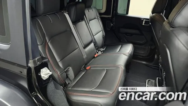 Jeep Wrangler — фото 10