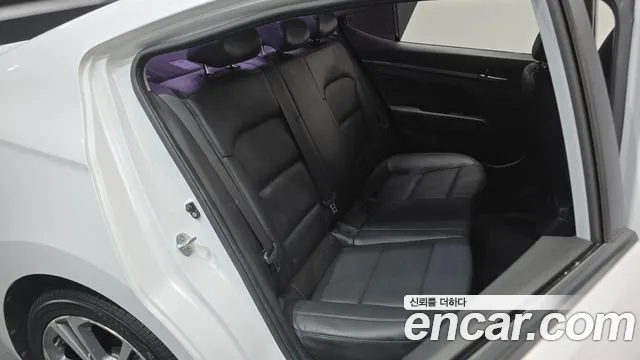 Hyundai Avante — фото 12