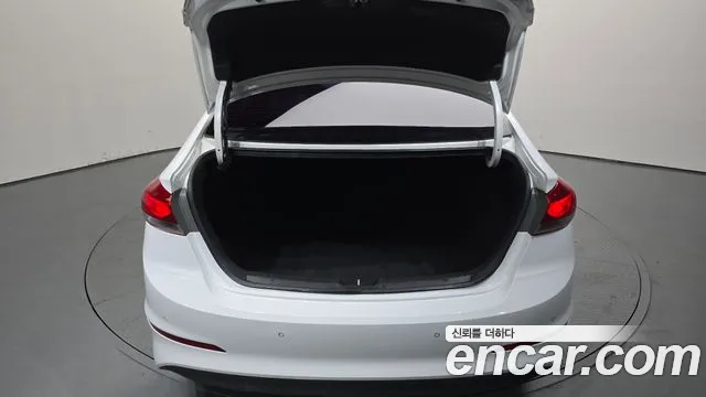 Hyundai Avante — фото 18