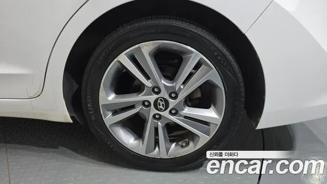 Hyundai Avante — фото 21