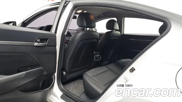 Hyundai Avante — фото 11