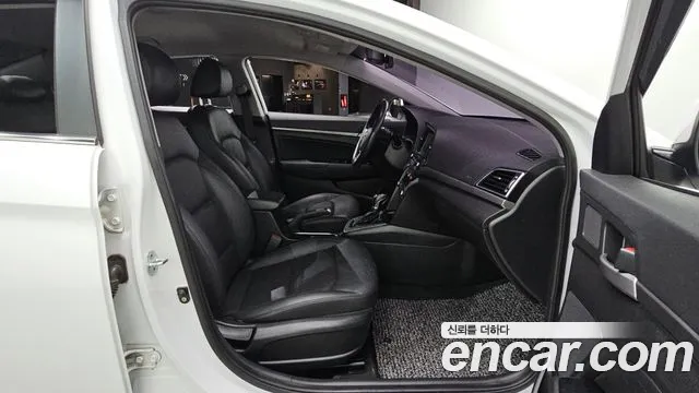 Hyundai Avante — фото 12