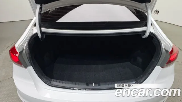 Hyundai Avante — фото 20