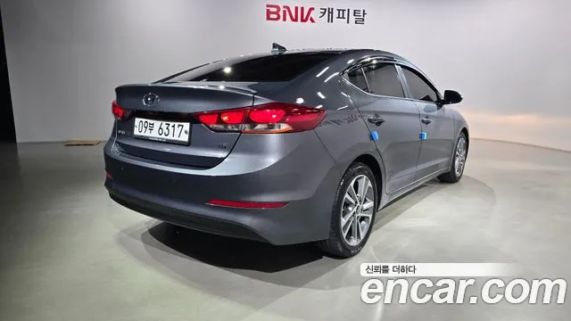 Hyundai Avante — фото 2