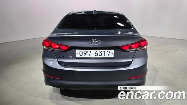 Hyundai Avante — фото 4