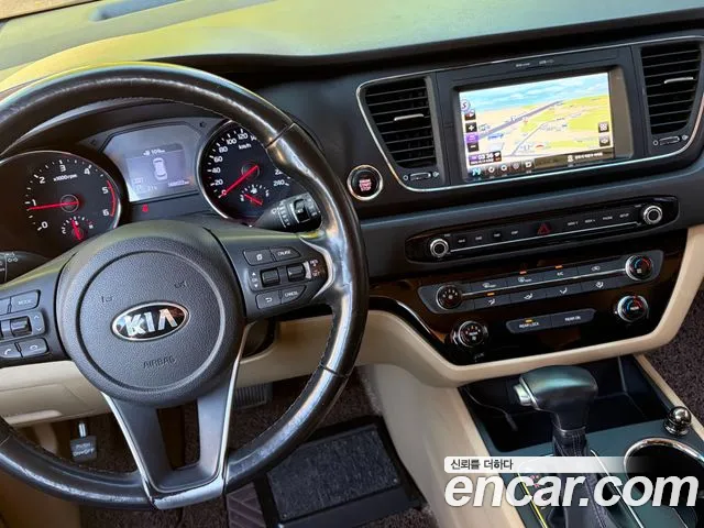 Kia Carnival — фото 15