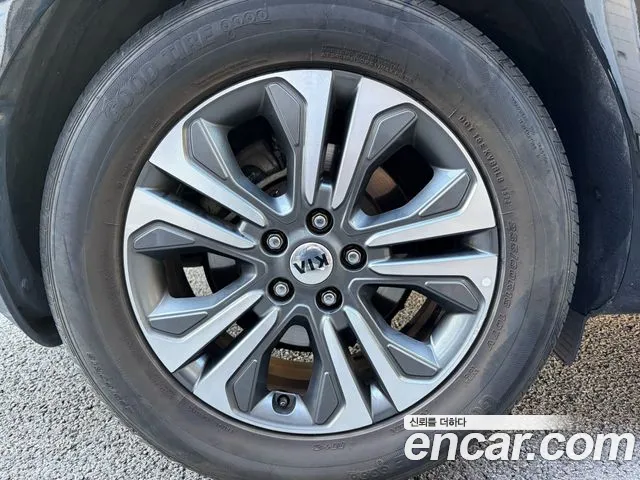 Kia Carnival — фото 17
