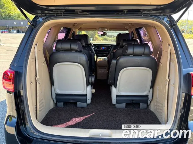 Kia Carnival — фото 18