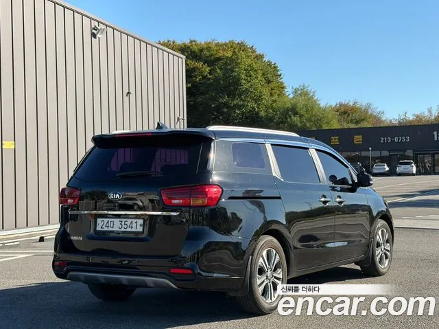 Kia Carnival — фото 2