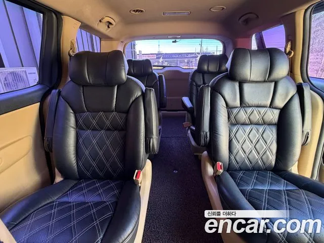 Kia Carnival — фото 9