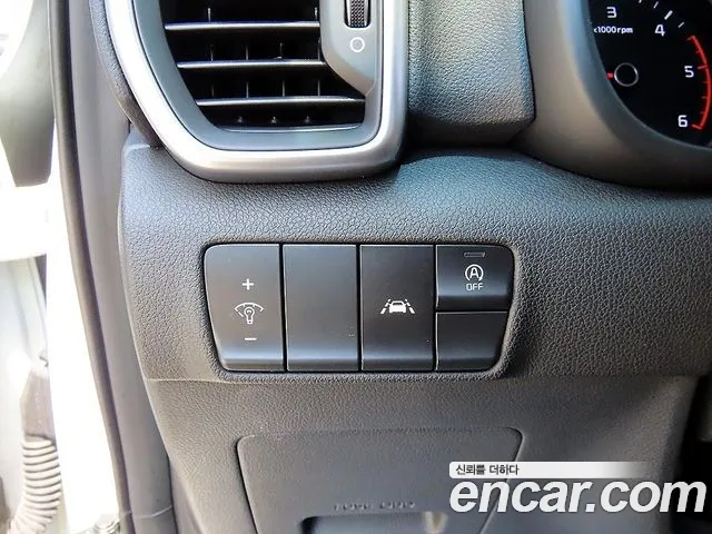 Kia Sportage — фото 13