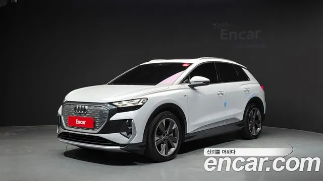 Audi Q4 e-tron — фото 1