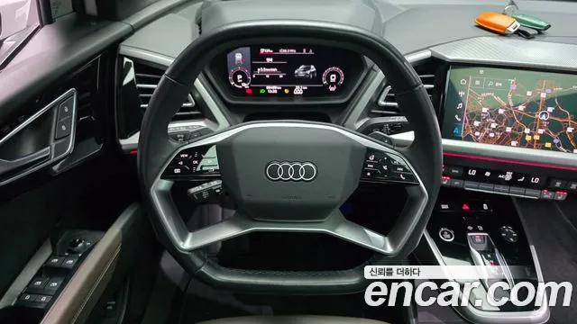 Audi Q4 e-tron — фото 14