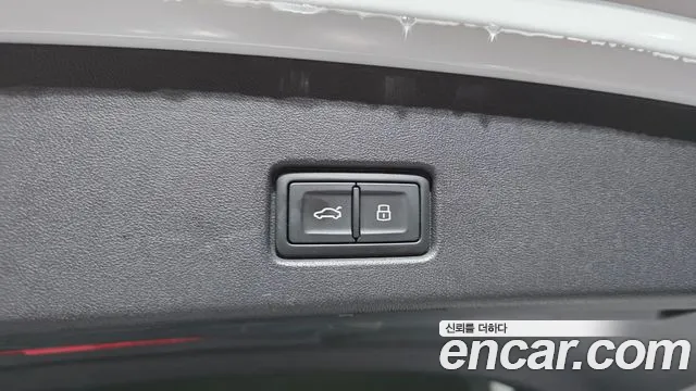 Audi Q4 e-tron — фото 16