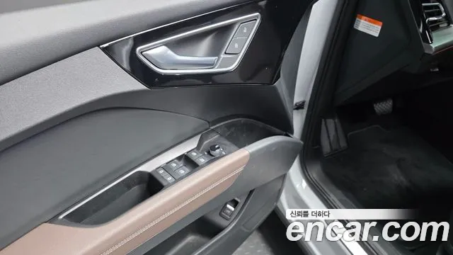 Audi Q4 e-tron — фото 18