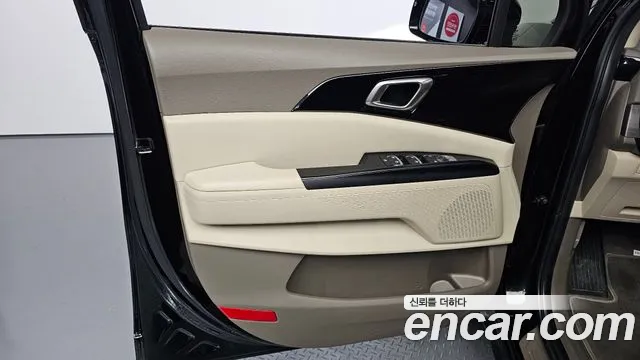 Kia Carnival — фото 24