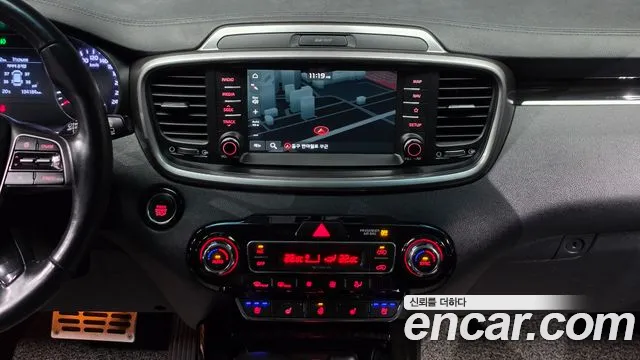 Kia Sorento — фото 15