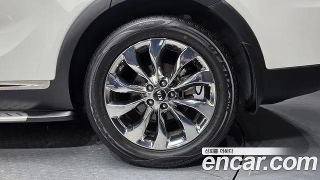 Kia Sorento — фото 21