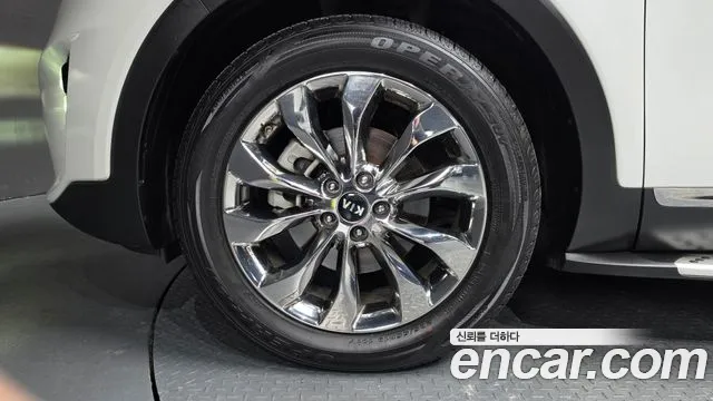 Kia Sorento — фото 5