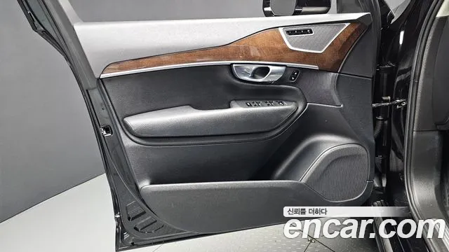 Volvo XC90 — фото 24
